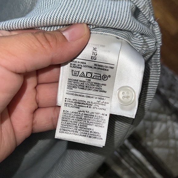 Old Navy Men’s Everyday Built-In Flex Henley Oxford Shirt - Picture 6 of 6